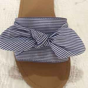 LOFT slip ons / flats / sandals